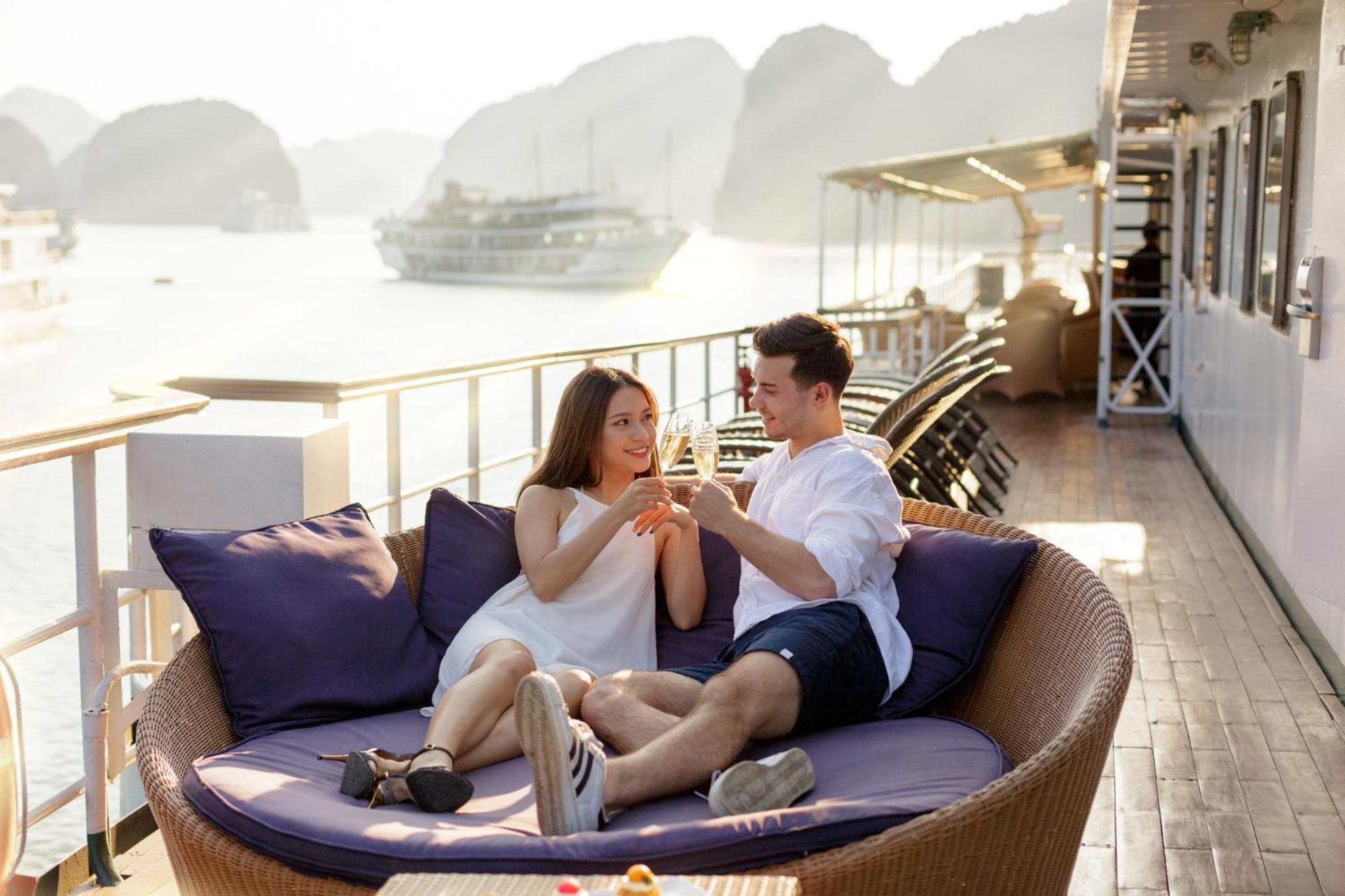 Emeraude Classic Cruises Ha Long Exterior foto